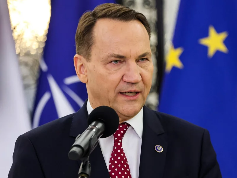 Radosław Sikorski zapytał internautów o zdanie. Takiego finału nie przewidział