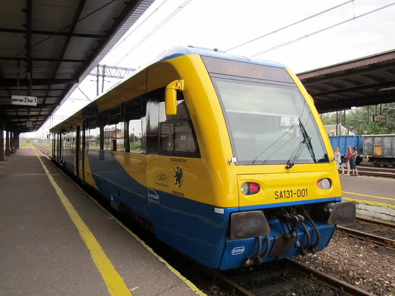 Tragedia w Marszewie. Szynobus potrącił dwie nastolatki, trwa walka o życie