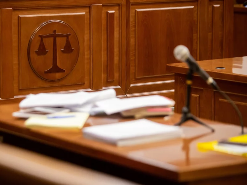 Strzały na środku osiedla. Tłum przed sądem bronił 27-latka