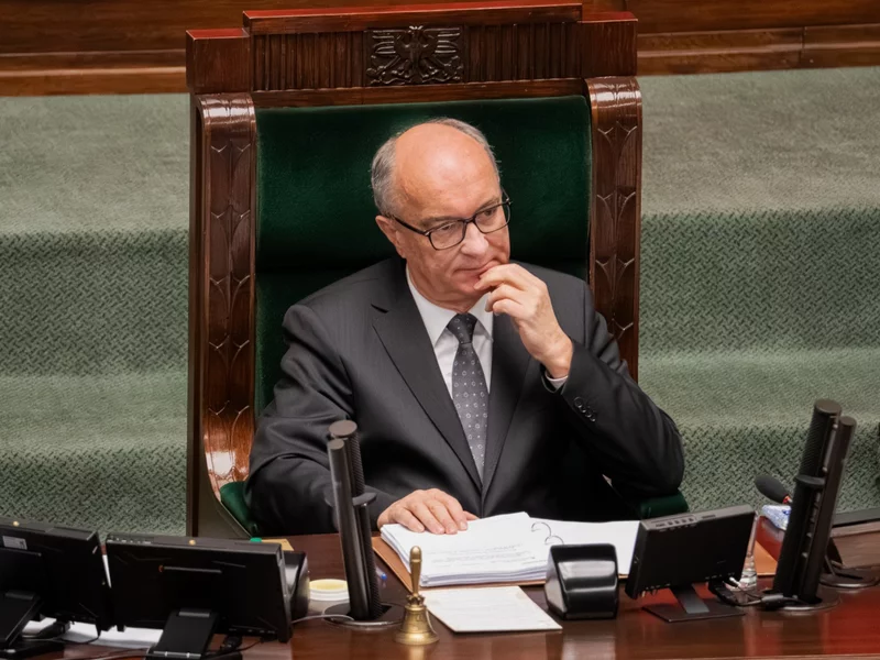 Czarzasty spóźni się na prestiżową uroczystość przez swój lęk. „A taki miał być z niego gieroj”