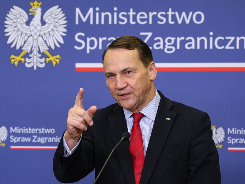 Sikorski ostro o przeciwnikach programu SAFE. „Ciekawe ilu tam agentów a ilu frajerów”