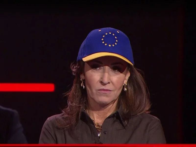 Wysocka-Schnepf chciała zadrwić z posła PiS. W programie na żywo pokazała dwie czapki