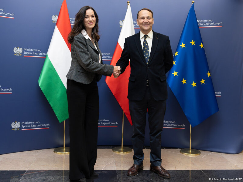 Zwrot ws. unijnych pieniędzy. Sikorski zdradza kulisy rozmów z Węgrami