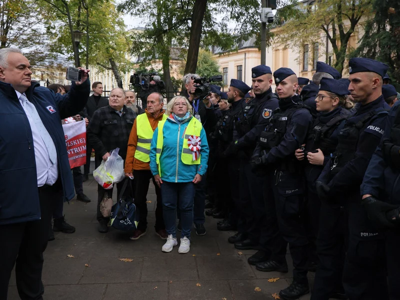 Policja o „pasku” TV Republika ws. TK. „Stanowczo dementujemy nieprawdziwe informacje!”