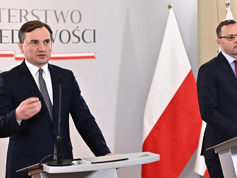 Obrona Romanowskiego chce umorzenia zarzutów. Powołuje się na przypadek Ziobry